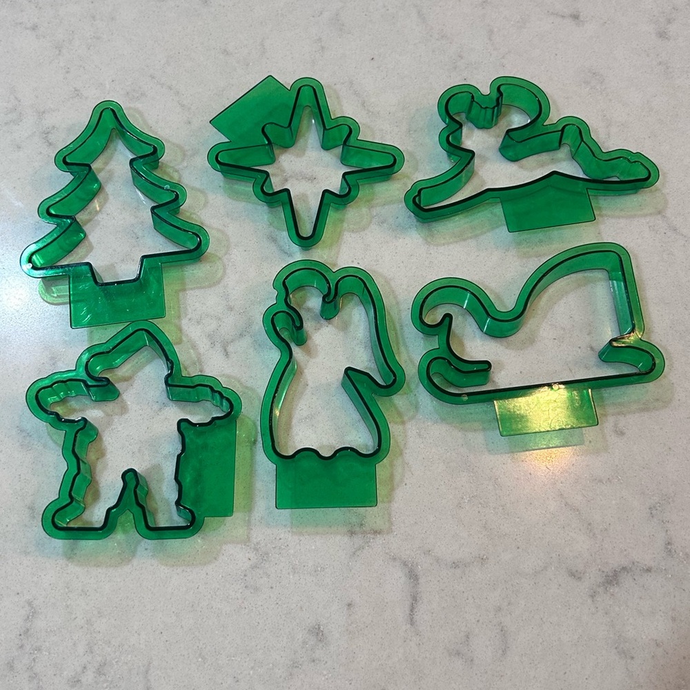 6 CHRISTMAS HOLIDAY vintage green plastic Avon cookie cutters reindeer angel